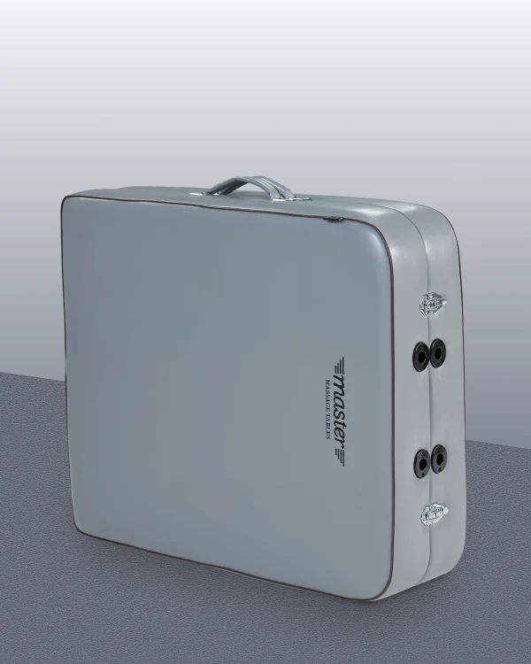 Складывается в удобный
и эстетичный кейс