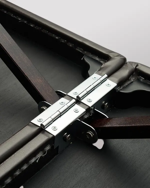 Надёжное основание
и бесшумная фурнитура