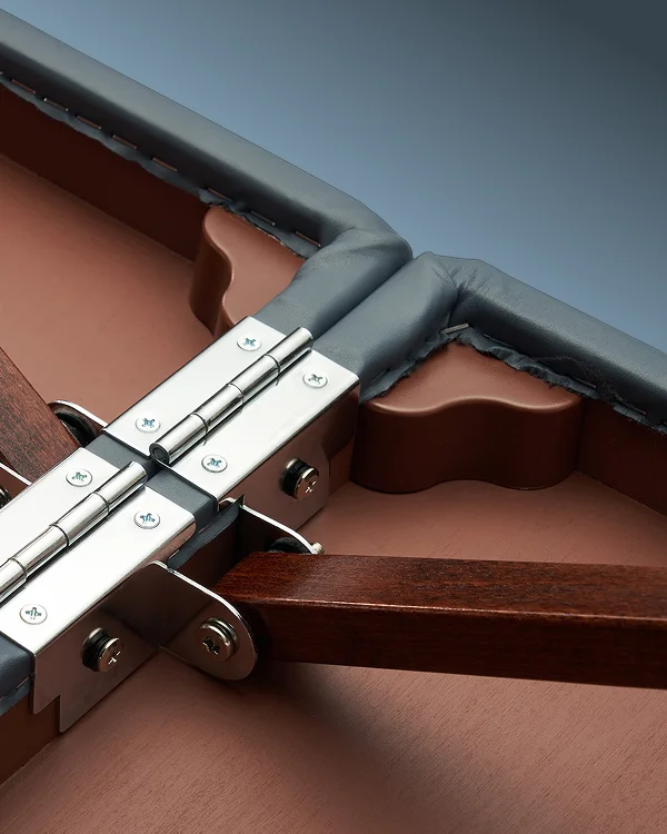 Надёжное основание
и бесшумная фурнитура