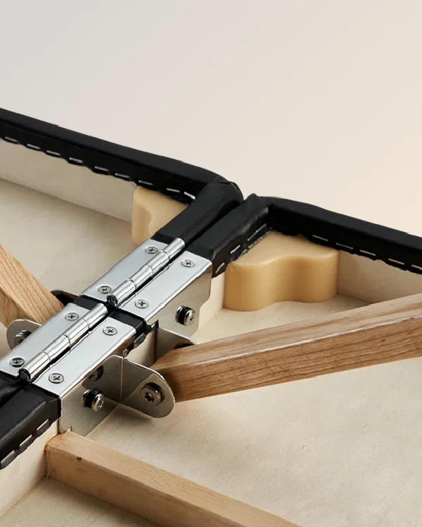 Надёжное основание
и бесшумная фурнитура